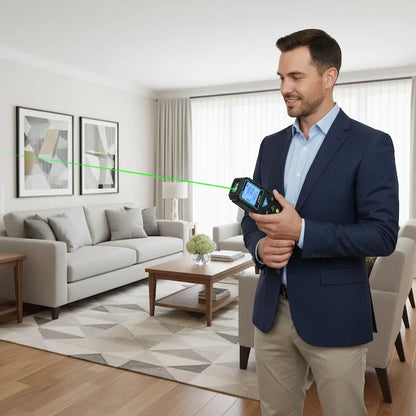 Agent immobilier mesure maison pour vendre avec télémètre laser rechargeable