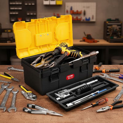 boite a outils ouverte sur établi travail