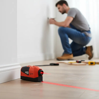 Bricoleur utilisant niveau laser à bulle orange pour rénovations
