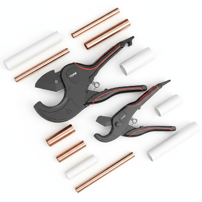 Deux formats pince coupe tube sur fond blanc