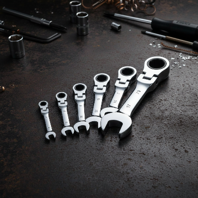 ensemble cinq clé à cliquet plate sur table metal