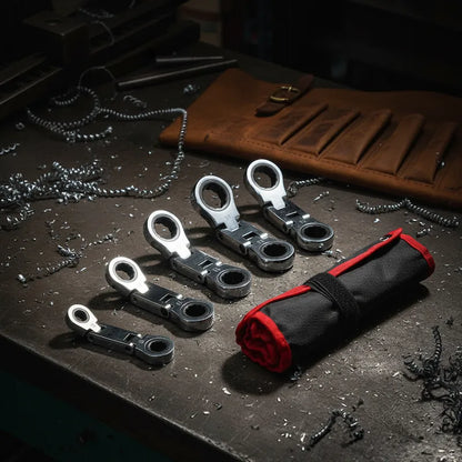 Ensemble clé a cliquet articulé sur établi métal industriel
