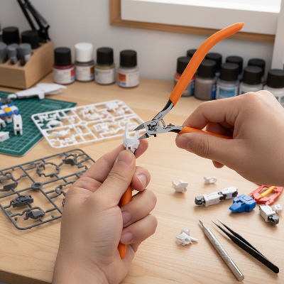 Homme construisant un Gundam avec la pince coupante