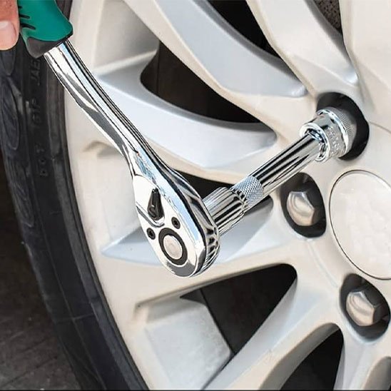 Jeu de cles a douille avec rallonge pour installer boulon