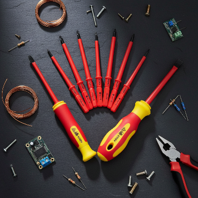 Kit tournevis isolé 10 pièces sur fond noir