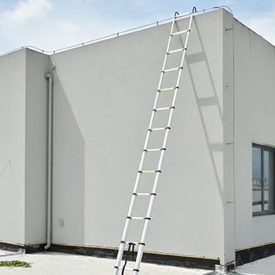 Longue echelle telescopique pour travaux hauteur