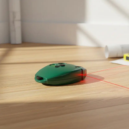 Niveau laser à bulle vert plat sur établi avec lignes laser rouges