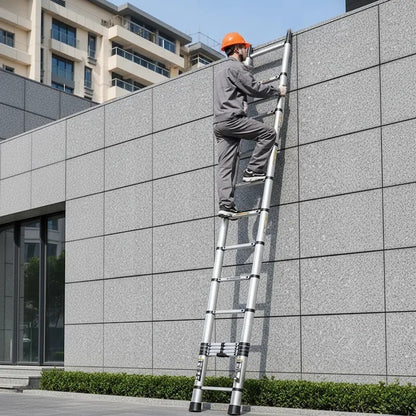 Travailleur monte sur commercial avec echelle telescopique